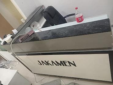 Resepsiyon/qarşılanma stolu – “JAKAMEN” brend loqolu - Material: ön