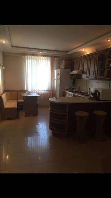 union park 7 mikrorayon kiraye evler: Bayilda 10 mertebeli binanın 7-ci mərtəbəsində yerləşən ümumi sahəsi — 17