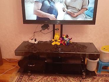 Düz TV altlığı, Polkalı, Şüşəli