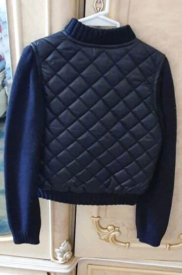 детская новая куртка: Godekce yenidir. Panco firmasi. 3-4yawa.qollar toxunma.ici astarli — 2