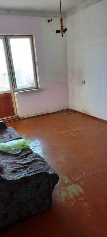 savalanda evler: Bakı, 3 otaqlı, Köhnə tikili, 70 kv. m — 1