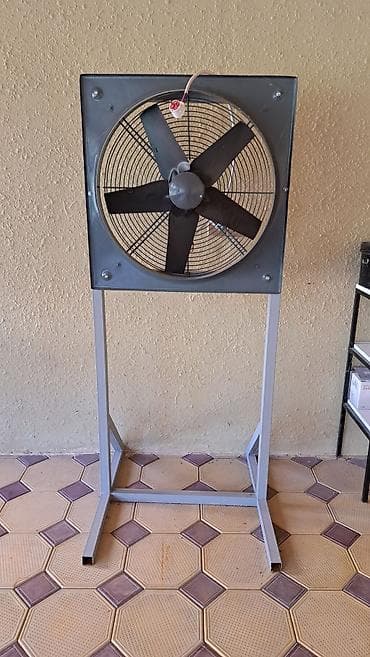 ventilator: Sənaye tipli ayaqüstü ventilyator - Güclü hava axını üçün geniş — 1