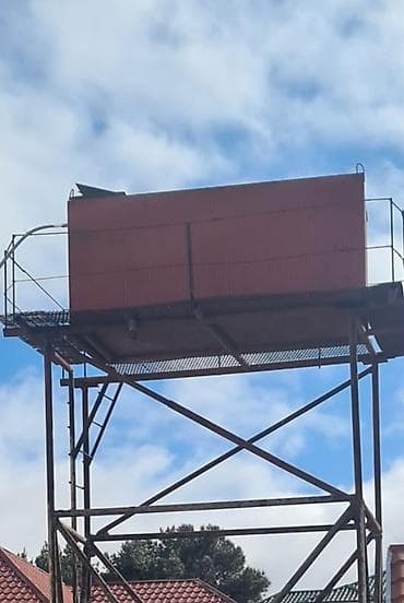 Seva 🌼 6850 Su çeni satılıt 5 ton su çəni, içərisi beton və setka ilə