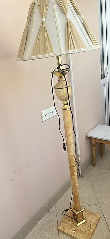 isiq matoru: Klassik üslubda döşəmə lampası - Növ: Döşəmə lampası (floor lamp) — 1