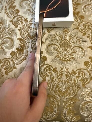 iphone se 2020 almaq: IPhone 16 Pro, 128 GB, Qızılı, Simsiz şarj — 3