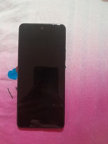 Smartfon – qara rəng, böyük ekranlı tam ekran dizayn. TECNO SPARK 20 — 1