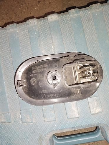 guzgu manitor: Renault qapı güzgüsünün dönmə siqnalının işıq blokunun alt korpusu — 1