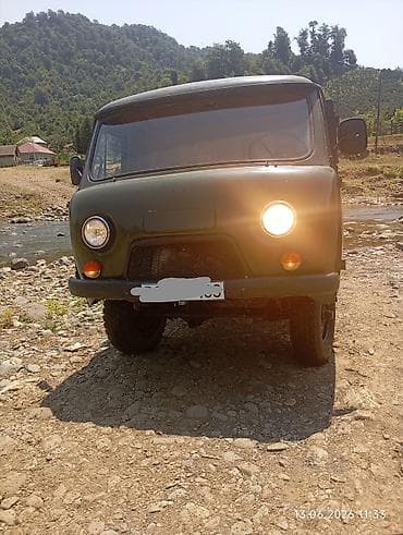 pikab ij oda: UAZ yük maşını – taxta bortlu qoşqulu platforma - Korpus: UAZ — 1