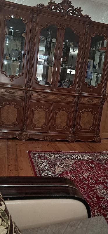 qonaq stulu: Masa və oturacaqlar — 3