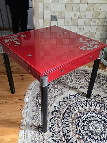 Mətbəx üçün, Açılmayan, Kvadrat masa, 4 stul