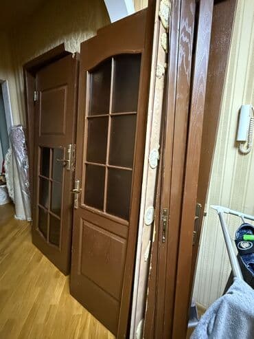 2ci el qapılar: 5 ədəd otaq qapilari yaxşi vəziyətdəpetlə ruckalari yerində — 3