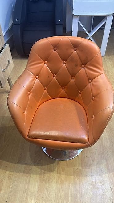 televizor mebelleri: Narıncı rəngli, retro tərzli salon/ev kreslosu. - Material: dərini — 2