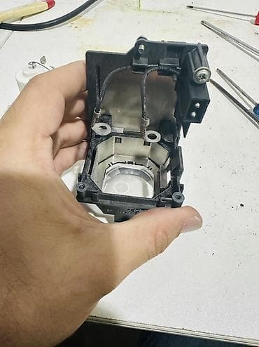 Orijinal proyektor lampaları – 100% orijinal Xüsusiyyətlər: - Yüksək — 5