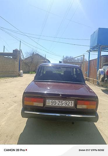 nissan sunny 2010: VAZ 2107 sedan – klassik dizaynlı, arxaötürücülü model. Rəng: tünd — 2