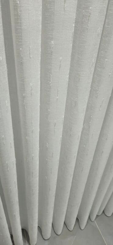 yuxuda ağ pərdə görmək: Ağ rəngdə olan bu pərdə, otağınıza zərif və təmiz bir görünüş bəxş — 1