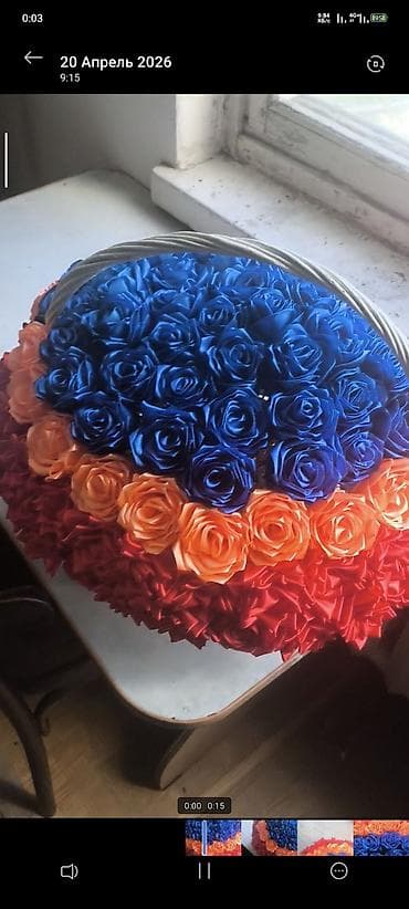 Süni gül səbəti – üçrəngli kompozisiya - Material: Atlas parça/saxta