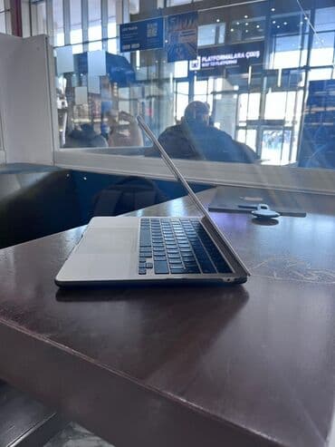 MSI: Apple MacBook (gümüş rəng) - Ekran: 13.6" Liquid Retina, nazik — 7