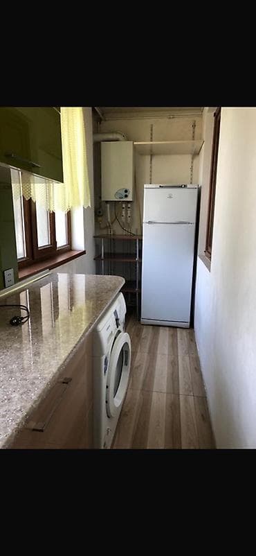 Ev Gencede Abbas Sehhetde xestexana ile uzbeuz yola baxan binada 1 ci — 9