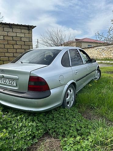 Opel Vectra: 1.6 l | 1998 il 354764 km Sedan
