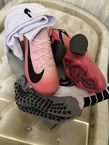 Butslar Nike, Ölçü: 44, Yeni