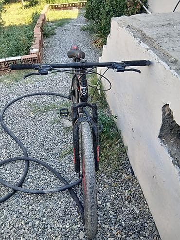 velosiped diskleri: BMX GTR-906 dağ velosipedi. Velosiped qara rəngdədir, qırmızı və ağ — 2