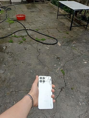 telofonar: Honor X8, 128 GB, rəng - Ağ, Qırıq — 2