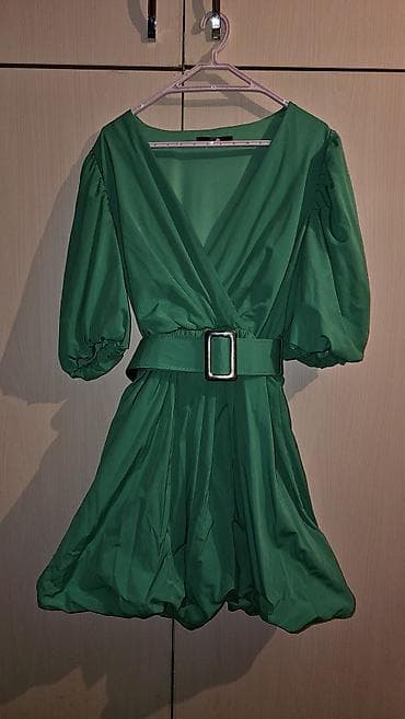 Yaşıl rəngli qısa don 1 defe geyinilib - Model: V-yaxa, öndən çarpaz — 1