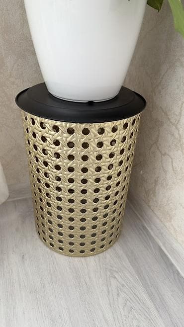 Biri boyukdur, digeri balaca. Hem dekorativ dibcek kimi, hemde kunc