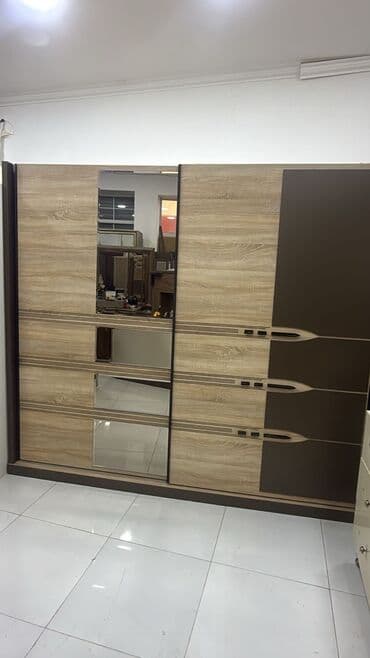 белая мебель в спальне: Двуспальная кровать, Шкаф, Комод, Трюмо — 8