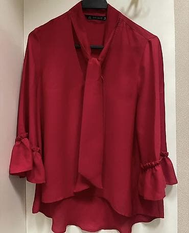 Zara Basic qadın bluzu – tünd qırmızı rəngdə, yüngül axıcı parça. -