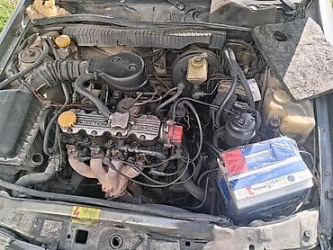 volkswagen passat b5 1 8: Opel Vectra sedan - Kuzov: sedan, boz-qara rəng kombinasiyası, arxa — 4