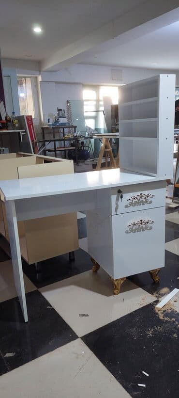 bor maşını: Yeni, Manikür üçün masa, Güzgüsüz — 10