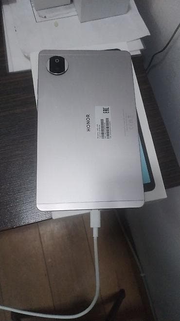 Teze alinib 4-5 gundu tecc8li satilir.170 azn. HONOR Pad X7 planşet -