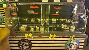 Soyuduculu vitrini - Tip: Qabarıq ön şüşəli, üfüqi vitrin - Tətbiq