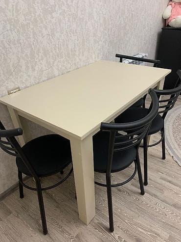 epoksi masa: Masa dəsti satılır 180₼. 4 oturcağı var.Ünvan Yeni Ramana. 2305 — 1