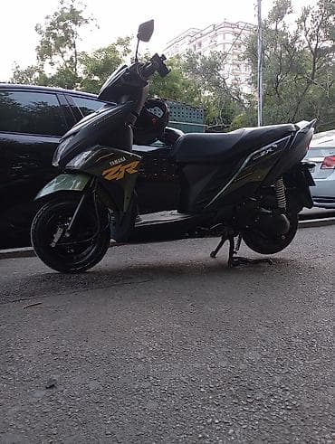 Yamaha rayzet Şəkillərdə görünən model qara və tünd yaşıl rəng — 3