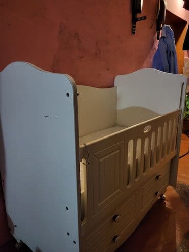 uşaq beşikləri sədərək: Oğlan və qız üçün, İşlənmiş, Dördbucaq, Beşik, Matras ilə, Yellənmə mexanizm ilə — 3