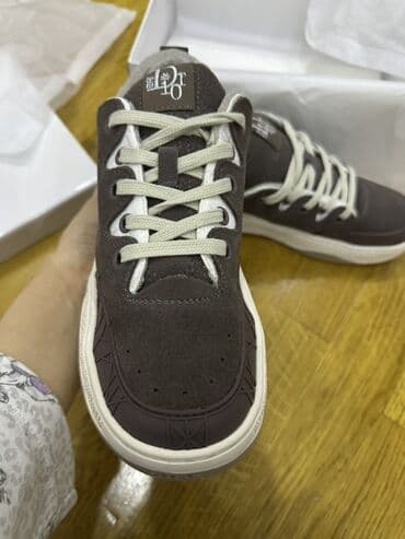 Toy paltarları və aksesuarları: Tamamile yeni qutusunda idman ayaqqabısı, xalis deri ve nubuk, 39 — 4