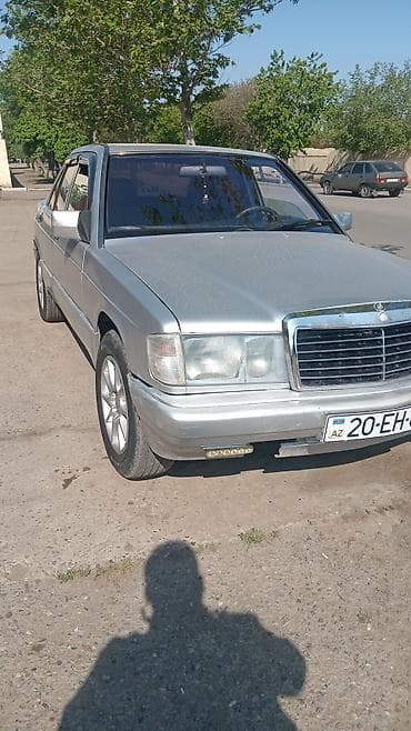 diffuser satisi: Mercedes-Benz 190 (W201): 2 l | 1990 il Sedan — 1