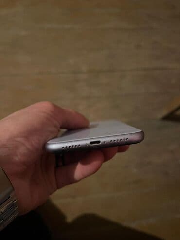 nomreni gizli elemek: IPhone 11, Simsiz şarj — 4