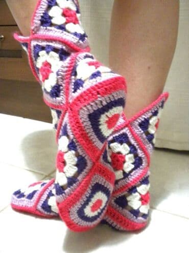 qadınlar üçün toxunma beretlər: Bezekli corablar sifarisle toxunur — 1