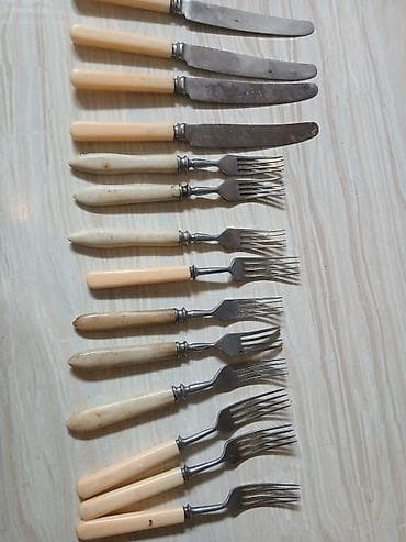 bıçaq itiliyen: Məhsul: Köhnə üslub süfrə dəsti – bıçaq və çəngəllər Təsvir: - Krem — 2