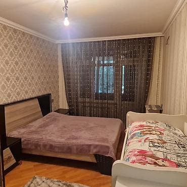 kredit evler baki: Tam mebelli 2 otaqlı mənzil interyeri - Zal: yumşaq dəst (divan və — 6