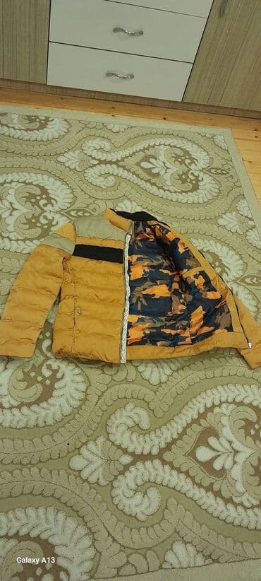 qara cins pencekler: 3 ədəd qış gödəkçəsi 1) Qırmızı kapüşonlu gödəkçə - Rəng: tünd — 4