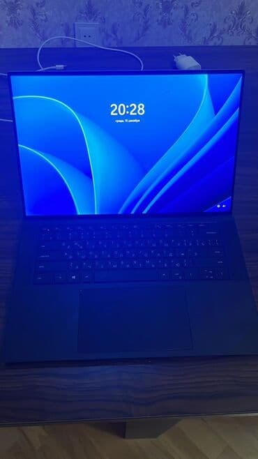 Monitorlar: Dell xps15 9510 - Model: Dell XPS (alüminium gövdə, gümüş üst qapaq) — 3