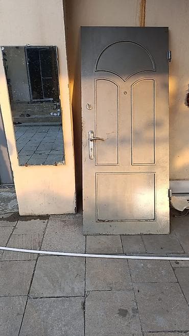 seyif qapi: Mənzil üçün İşlənmiş Giriş qapısı 80x200 sm Glazok ilə, Ünvandan götürmə — 2