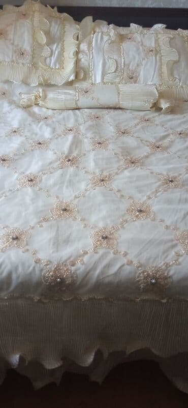 Yataq üçün Yeni rəng - Ağ Yataq örtüyü