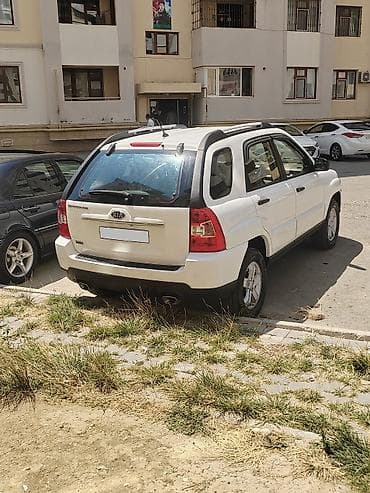 bmw e60 m: Kia Sportage: 2 l | 2008 il Ofrouder/SUV — 1