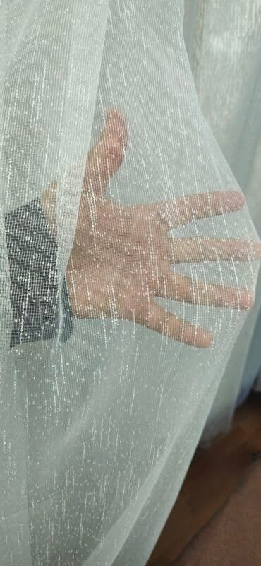 maqnit perde: Ağ rəngdə, zərif naxışlı tül pərdə. Otağa yüngüllük və incəlik qatır — 9