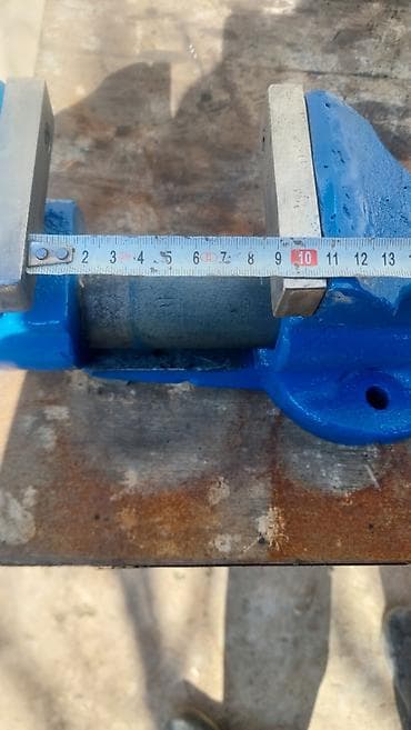 Двери и комплектующие: Məngənə metal .Sovet istehsalı.Yaxşı vəziyyətdə.Çəkisi 20 kq.Çənələrin — 3